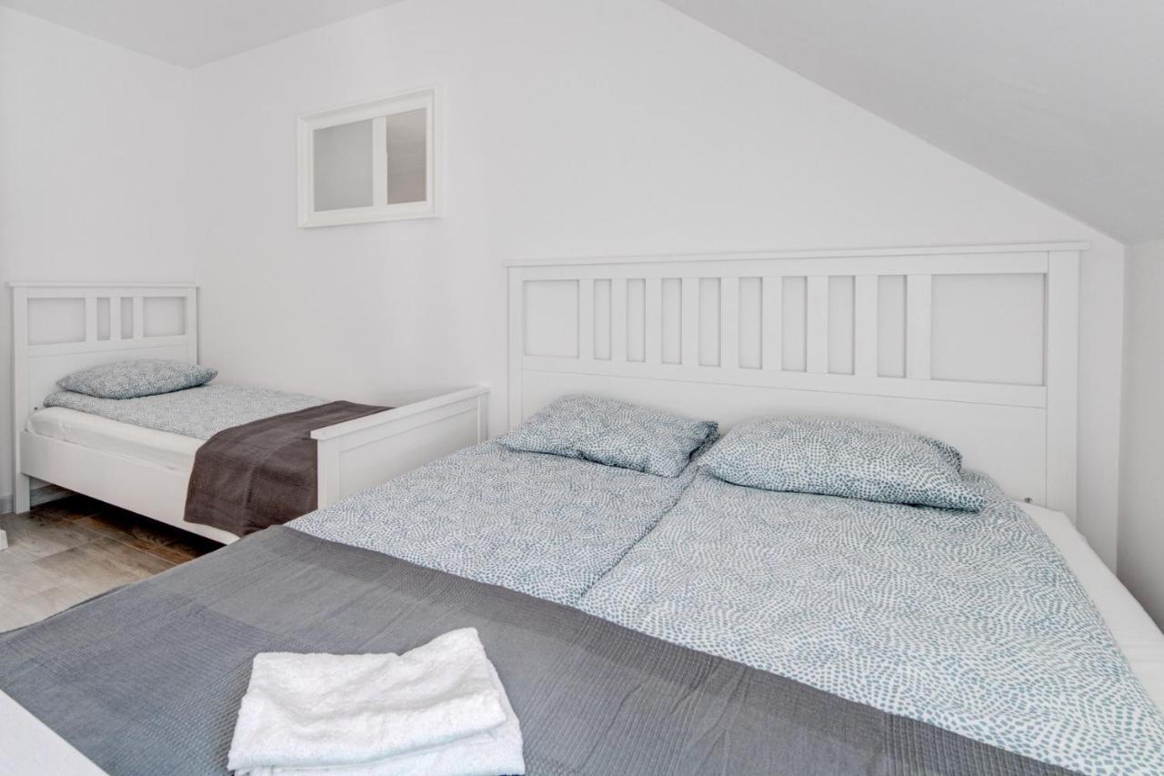 Pod Winogronem - Apartamenty Z Basenem I Wyzywieniem Pobierowo Exterior photo