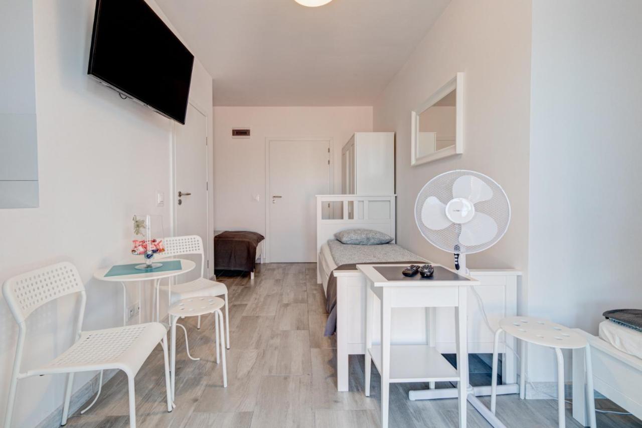 Pod Winogronem - Apartamenty Z Basenem I Wyzywieniem Pobierowo Exterior photo