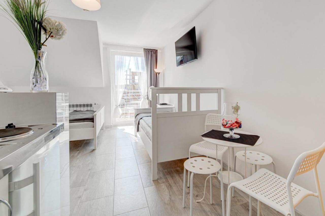 Pod Winogronem - Apartamenty Z Basenem I Wyzywieniem Pobierowo Exterior photo