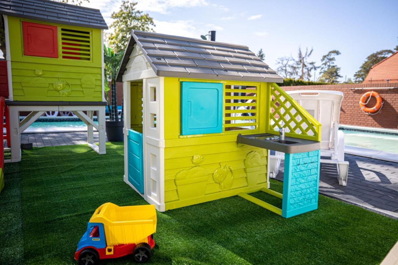 Pod Winogronem - Apartamenty Z Basenem I Wyzywieniem Pobierowo Exterior photo