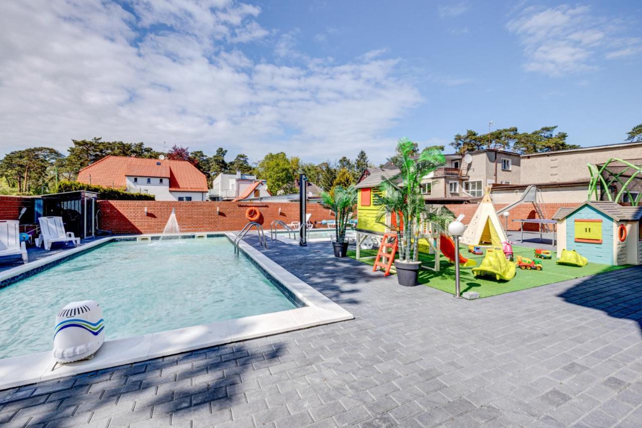 Pod Winogronem - Apartamenty Z Basenem I Wyzywieniem Pobierowo Exterior photo